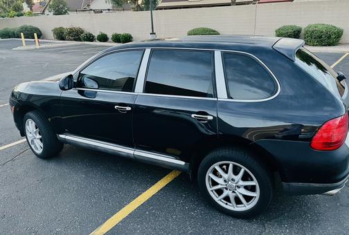 Photo 3 of 5 of 2004 Porsche Cayenne S
